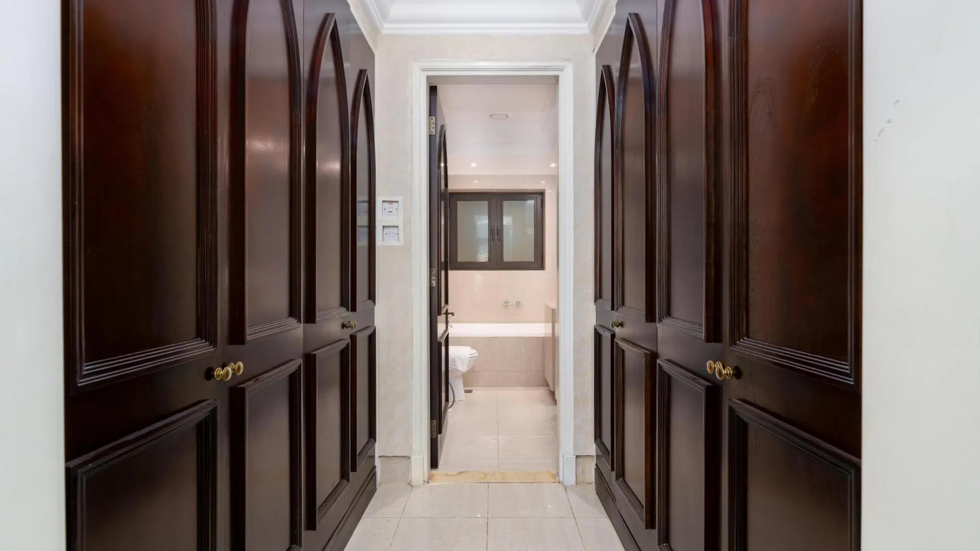 Lux Bnb I Souk Al Bahar I Burj Khalifa Views Dubai Apartment