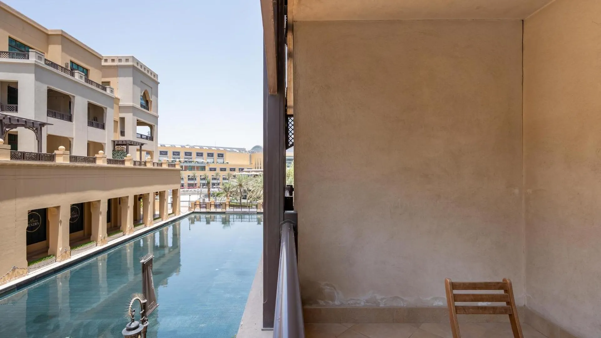Lux Bnb I Souk Al Bahar I Burj Khalifa Views Dubai United Arab Emirates