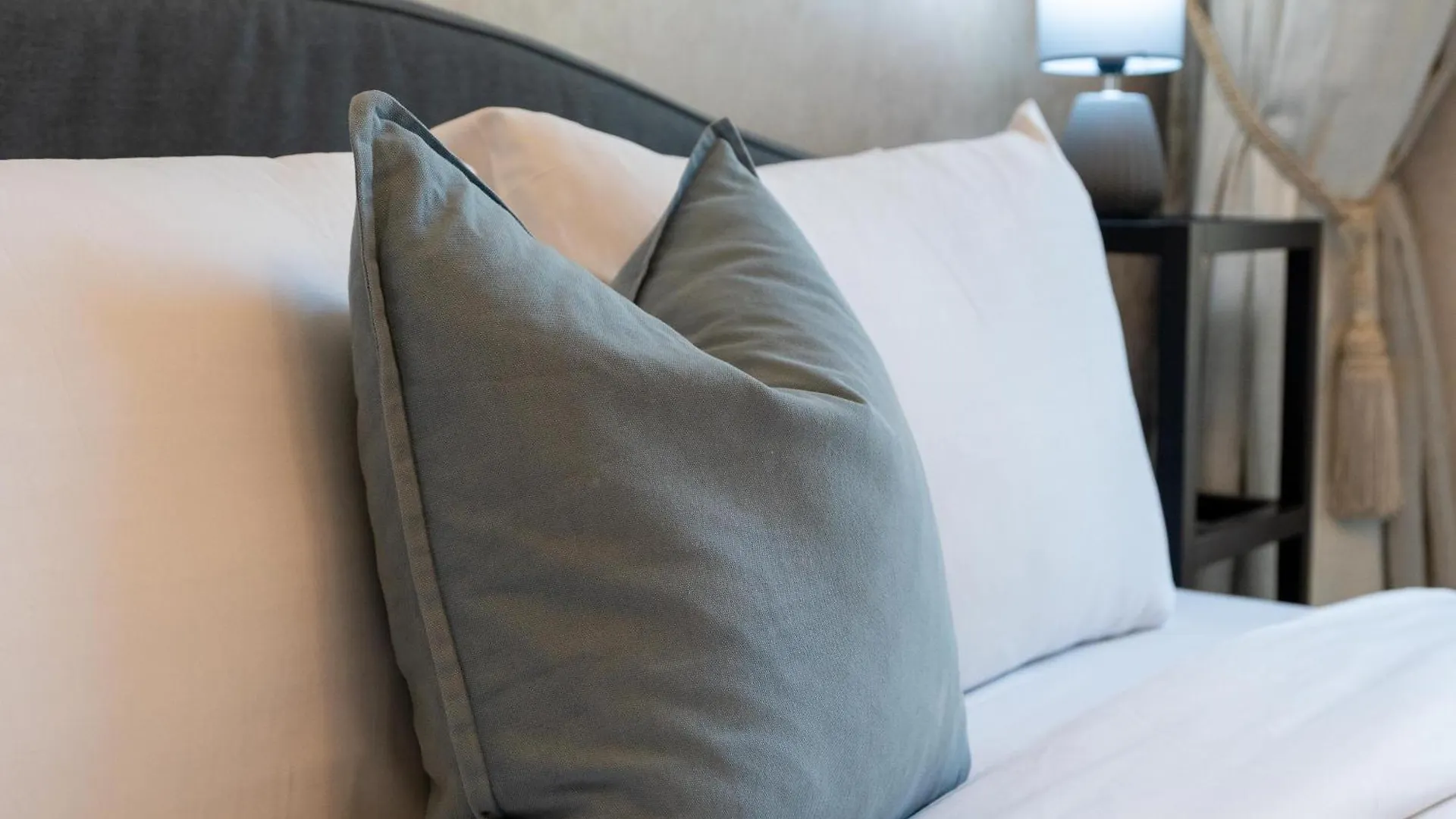 Apartment Lux Bnb I Souk Al Bahar I Burj Khalifa Views Dubai United Arab Emirates