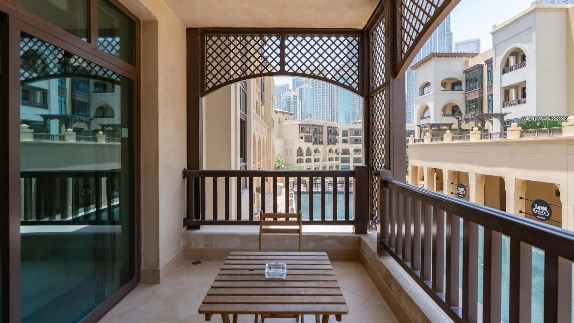 Lux Bnb I Souk Al Bahar I Burj Khalifa Views Dubai United Arab Emirates