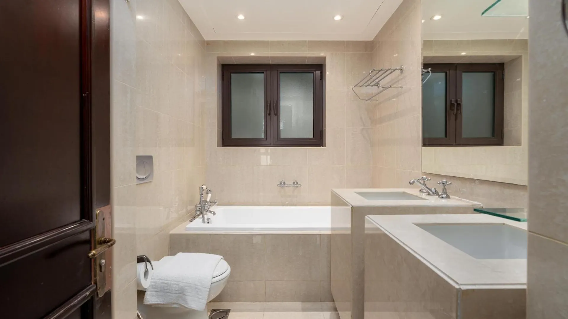 Lux Bnb I Souk Al Bahar I Burj Khalifa Views Dubai 0*,